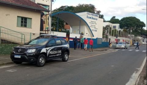 Adolescente mata aluno e fere outras 3 pessoas na saída de escola em MG