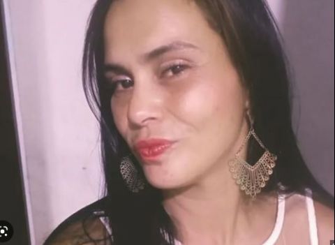 mulher é morta com mais de 20 facadas pelo ex namorado do marido